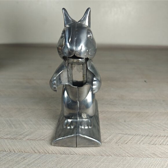 Vintage Nutty Squirrel Cast Aluminum Nut Cracker Kitchen Tool & Display Piece - Picture 5 of 8